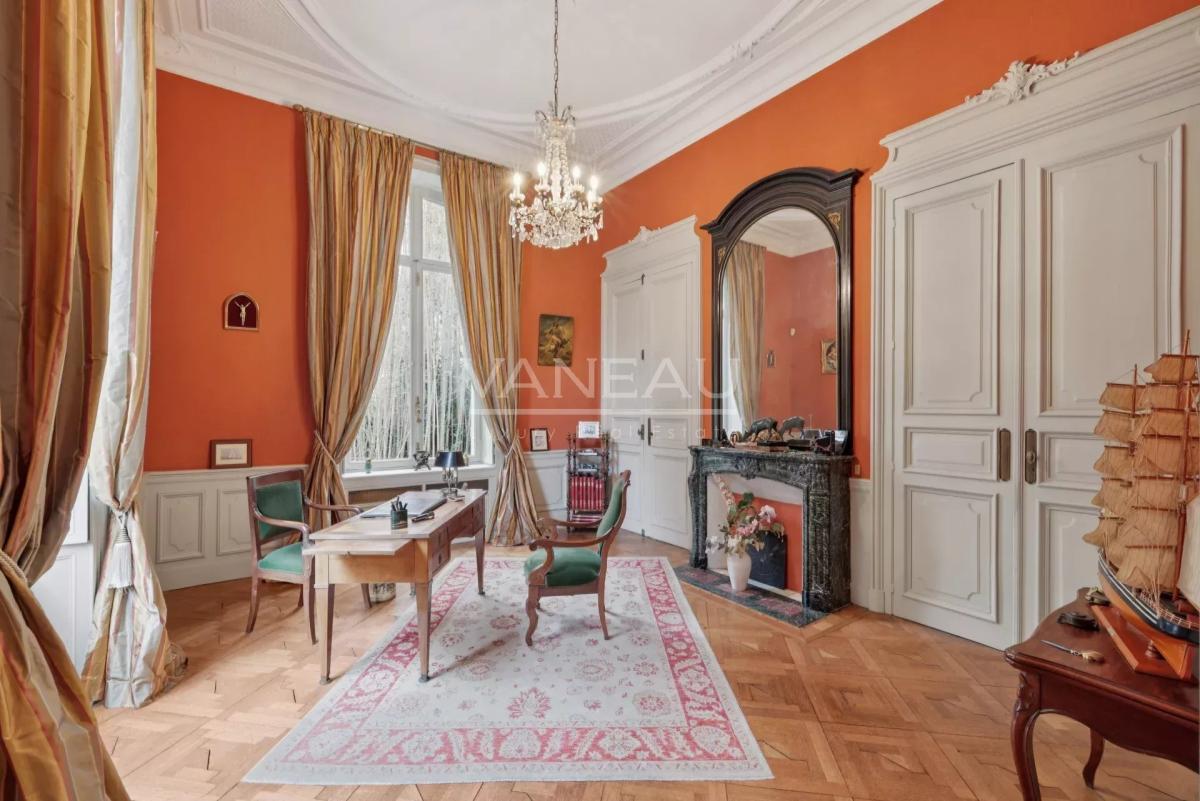 Évreux (27) - Magnifique propriété. Domaine sur parc arboré de 2200 m² -