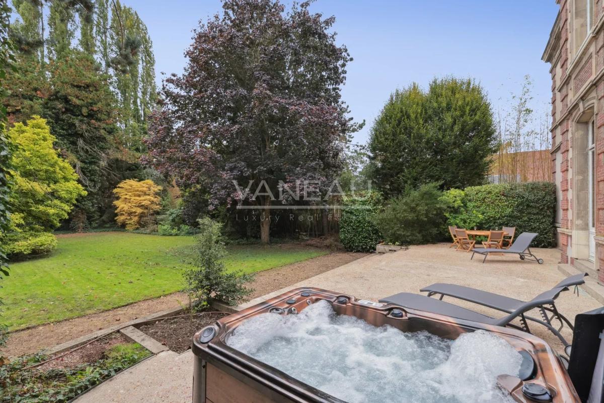Évreux (27) - Magnifique propriété. Domaine sur parc arboré de 2200 m² -