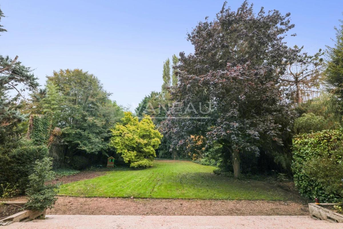 Évreux (27) - Magnifique propriété. Domaine sur parc arboré de 2200 m² -