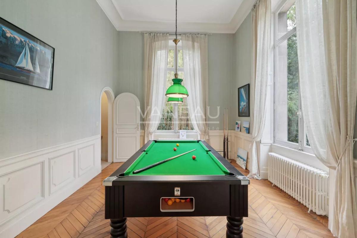 Évreux (27) - Magnifique propriété. Domaine sur parc arboré de 2200 m² -
