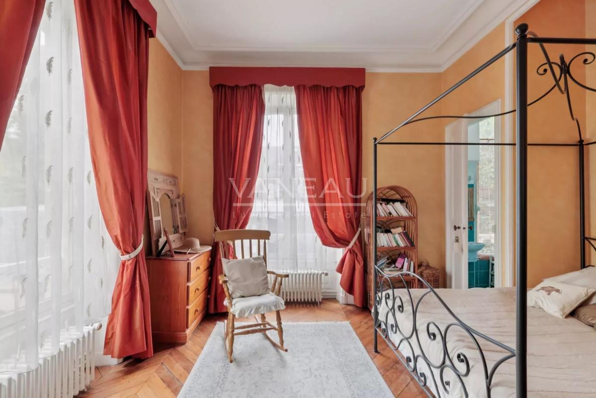 Évreux (27) - Magnifique propriété. Domaine sur parc arboré de 2200 m² -