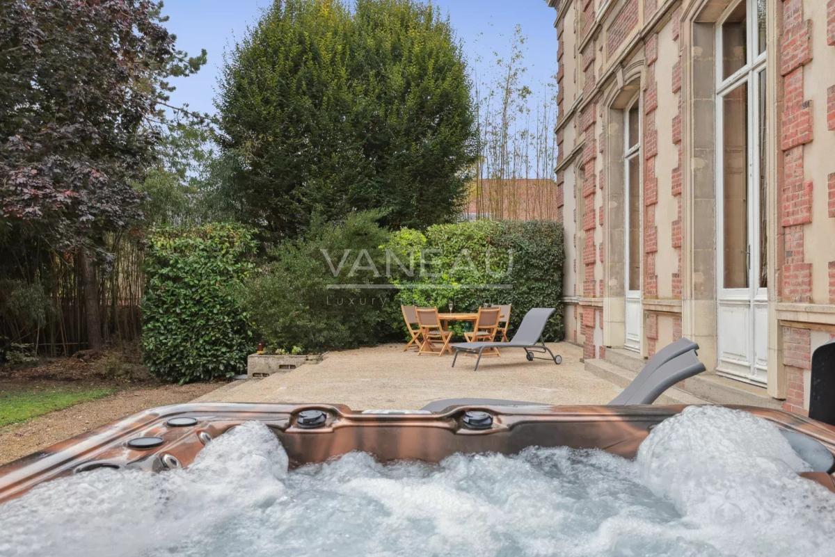 Évreux (27) - Magnifique propriété. Domaine sur parc arboré de 2200 m² -