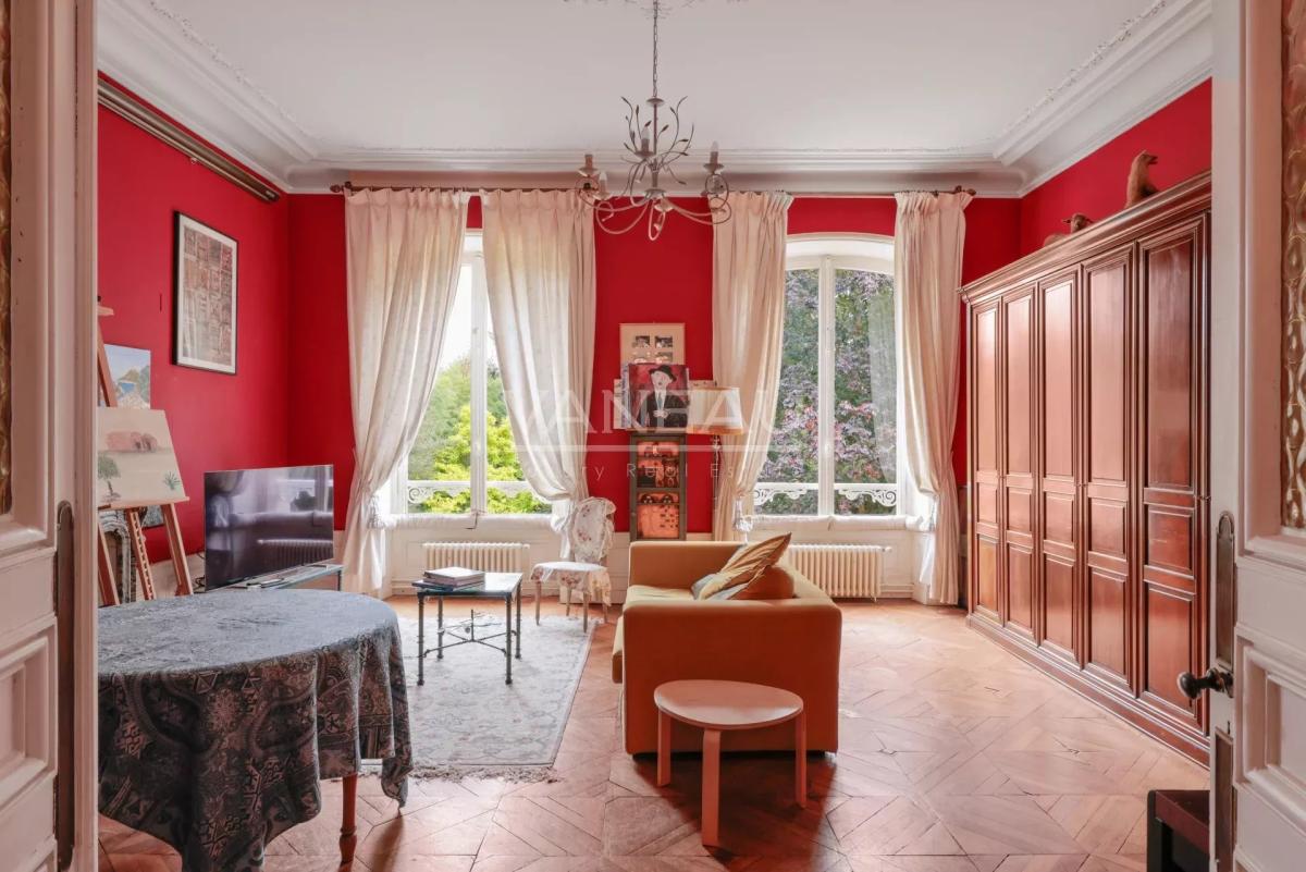 Évreux (27) - Magnifique propriété. Domaine sur parc arboré de 2200 m² -