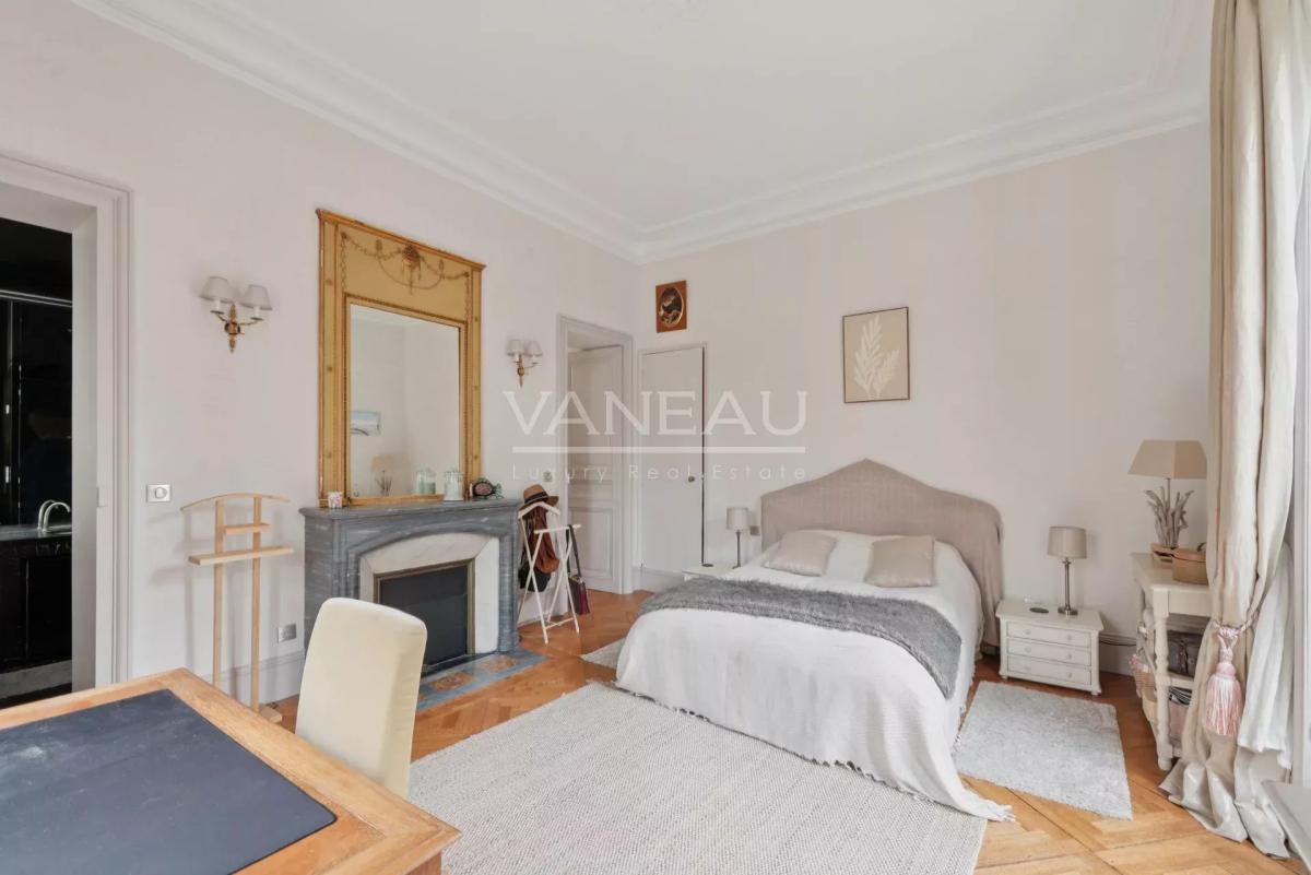 Évreux (27) - Magnifique propriété. Domaine sur parc arboré de 2200 m² -