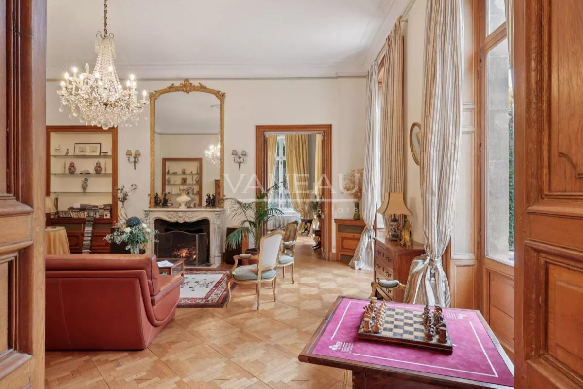 Évreux (27) - Magnifique propriété. Domaine sur parc arboré de 2200 m² -