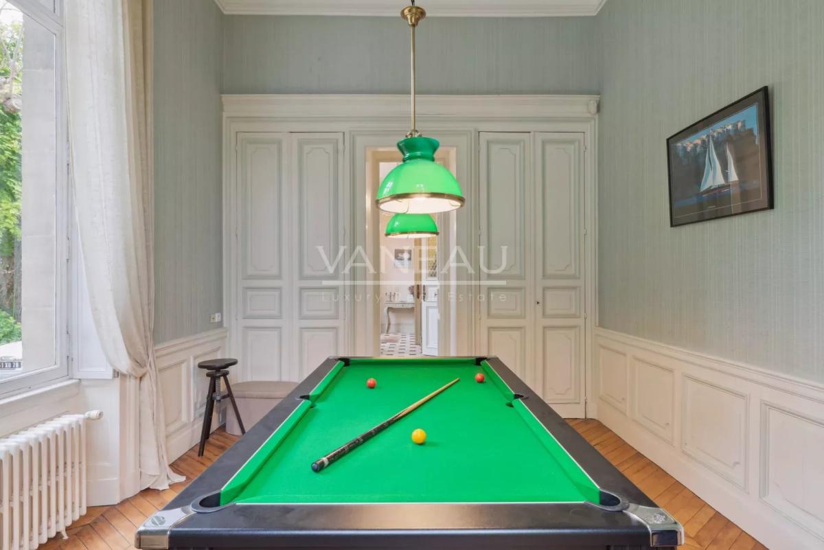 Évreux (27) - Magnifique propriété. Domaine sur parc arboré de 2200 m² -