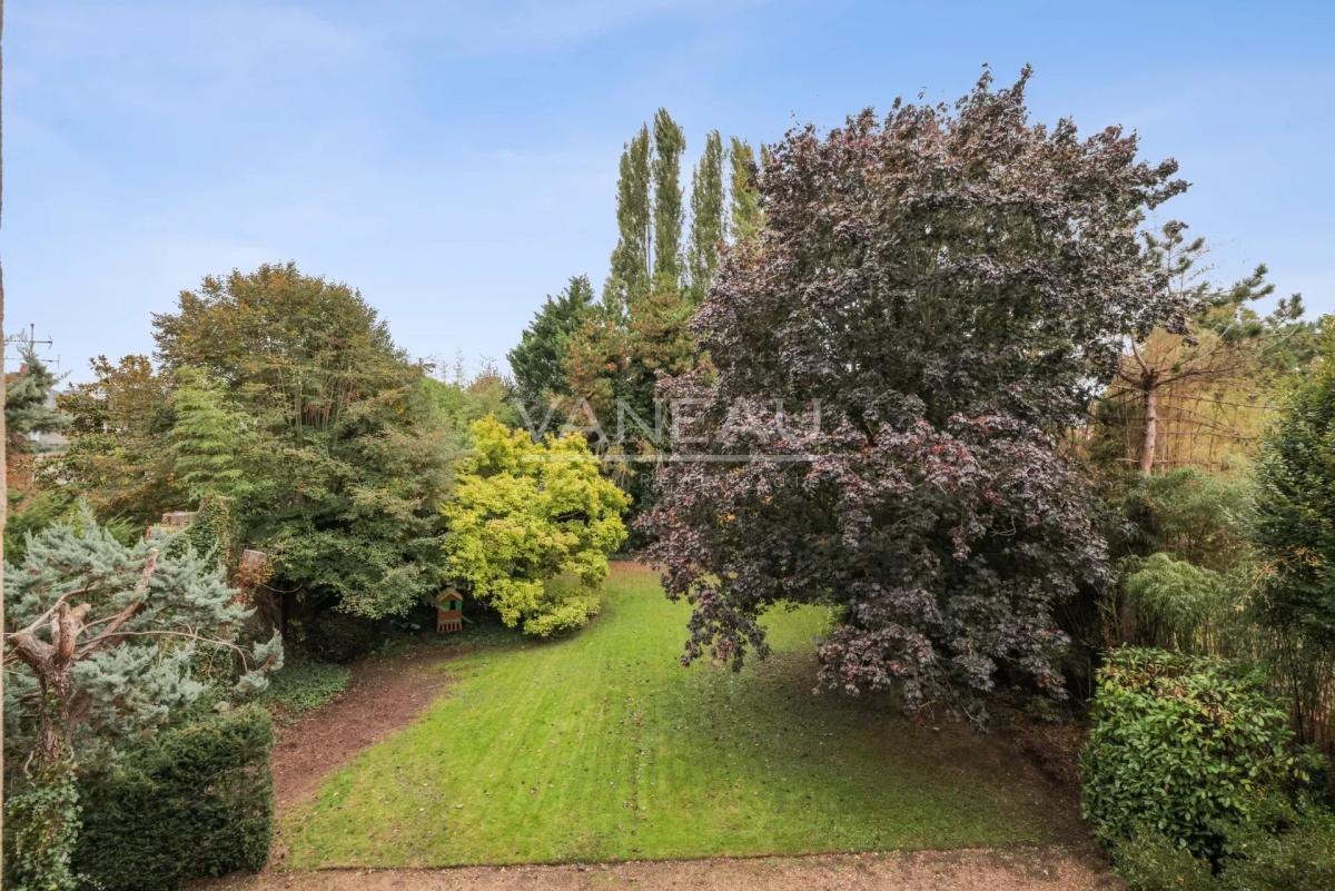 Évreux (27) - Magnifique propriété. Domaine sur parc arboré de 2200 m² -