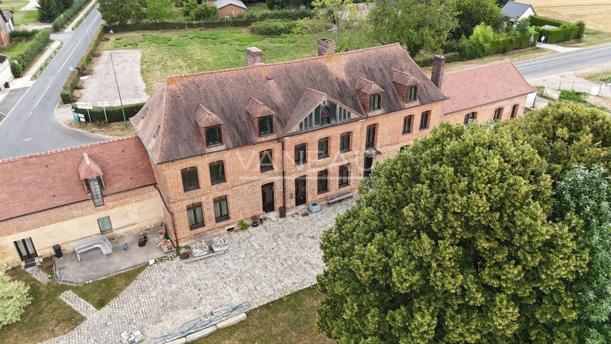 Ancien Relais de Poste 18ème de 700 m² (habitation et événementiel) - A proximité de Rouen -