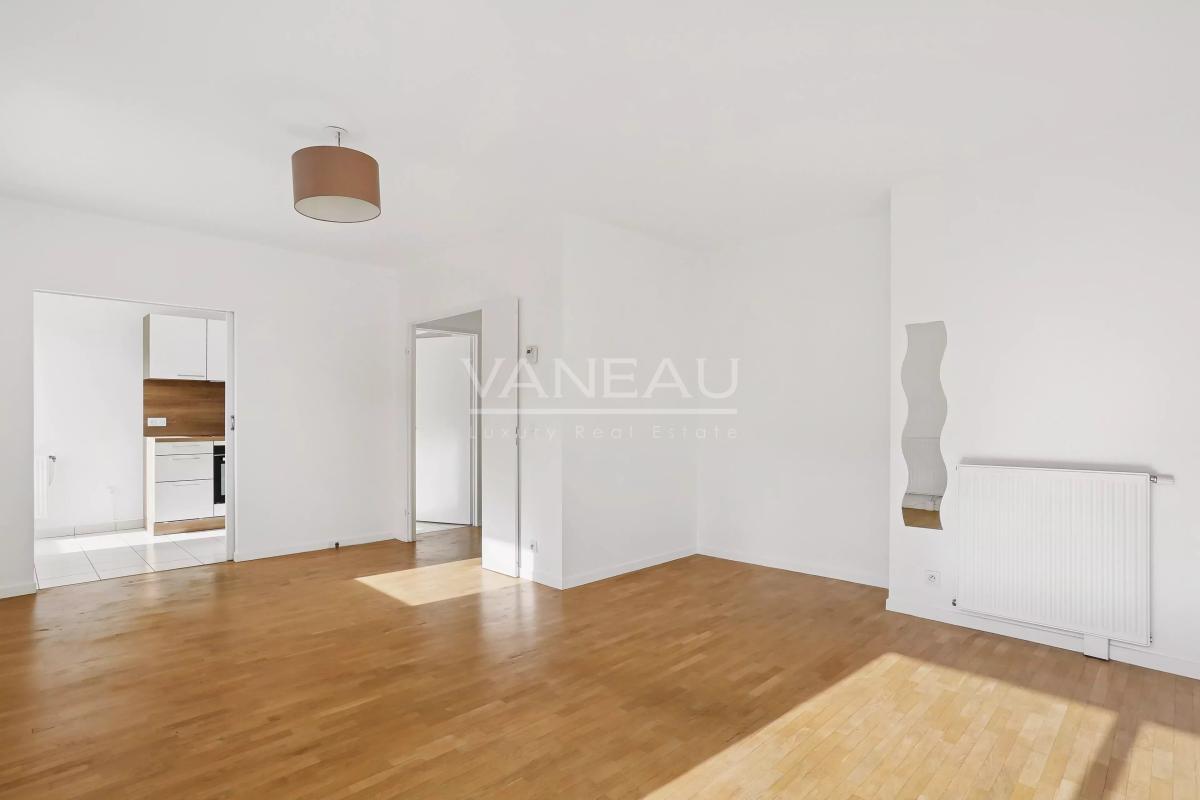 Exclusivité : Trois pièces avec balcon en étage