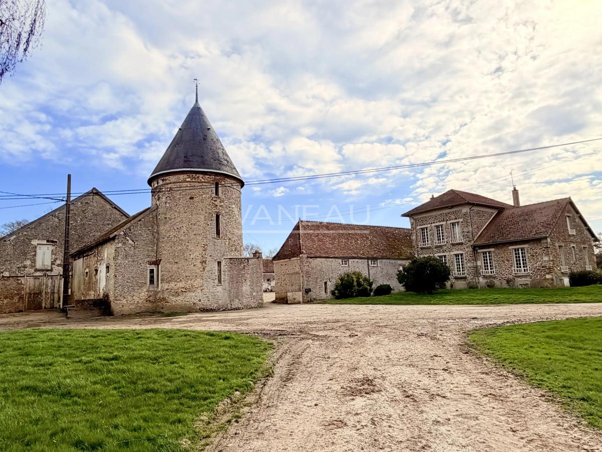 Corps de ferme historique - La Chapelle-Gauthier (Seine-et-Marne) -