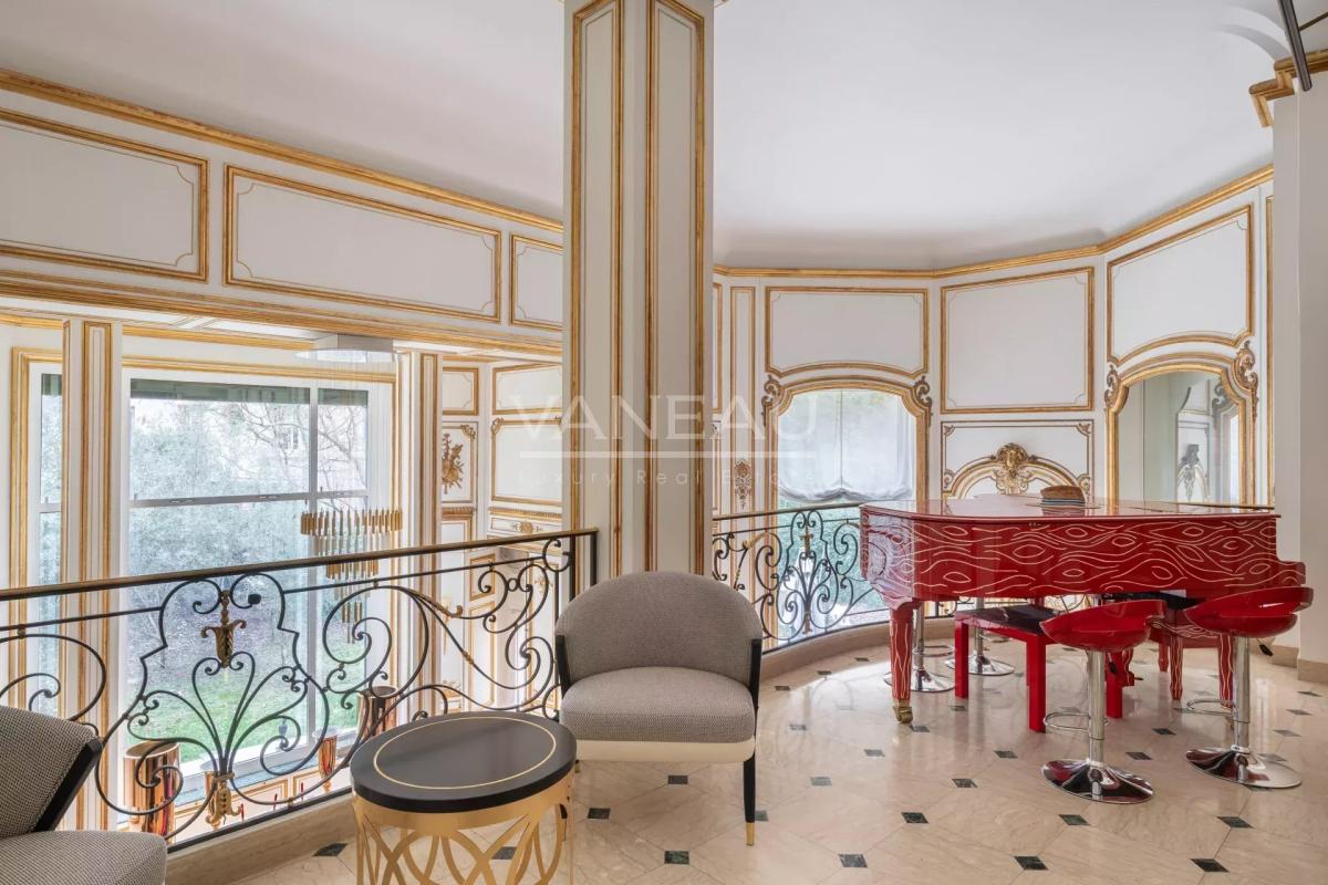 Paris XVIe - OCDE - Spectaculaire appartement de réception alliant faste et volumes exceptionnels.