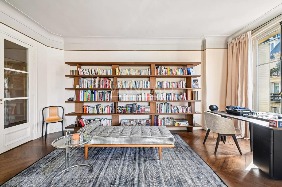 Paris VII – Élégant appartement de réception avec balcons – 175 m²