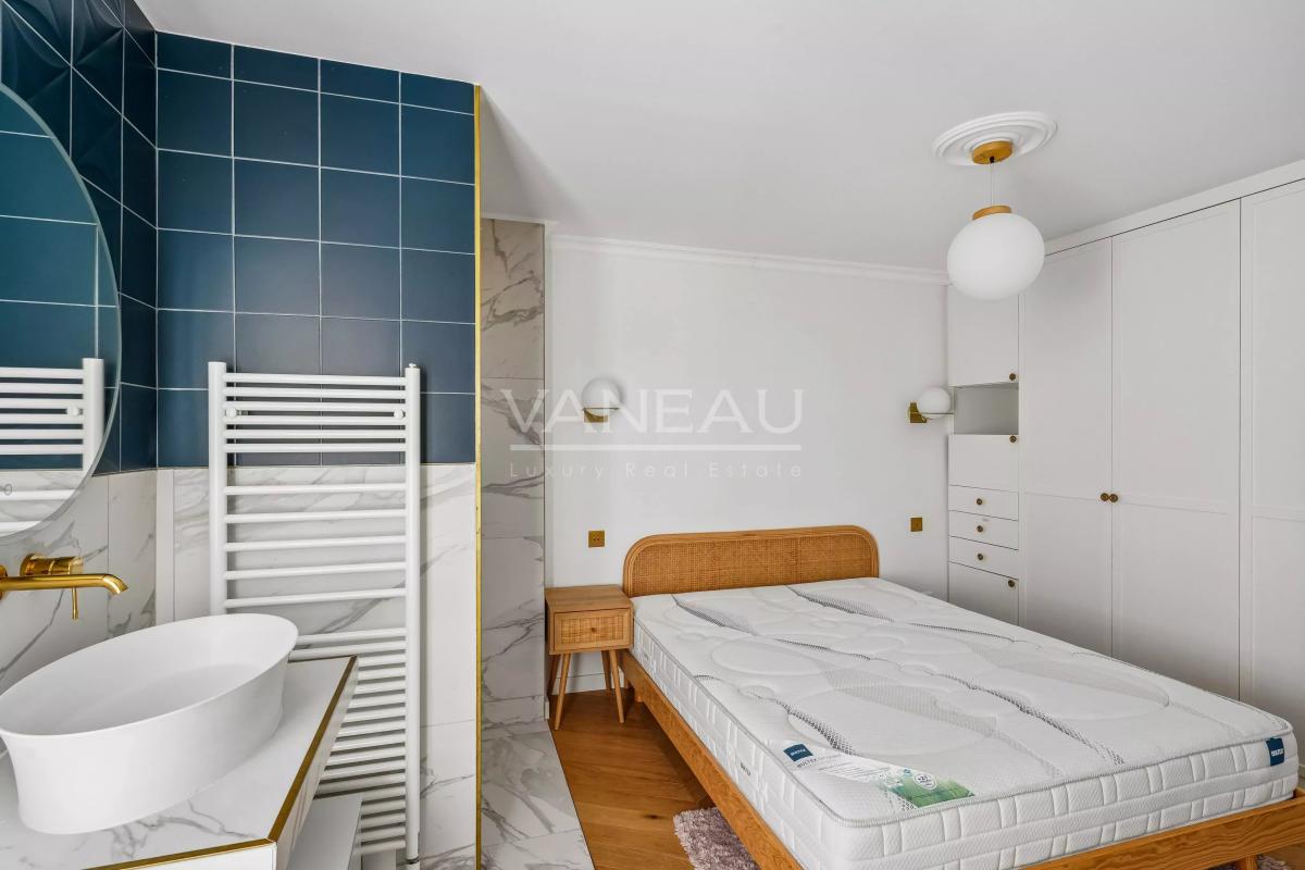 Paris VIe - Proche Luxembourg - Appartement refait de deux chambres au 3eme étage