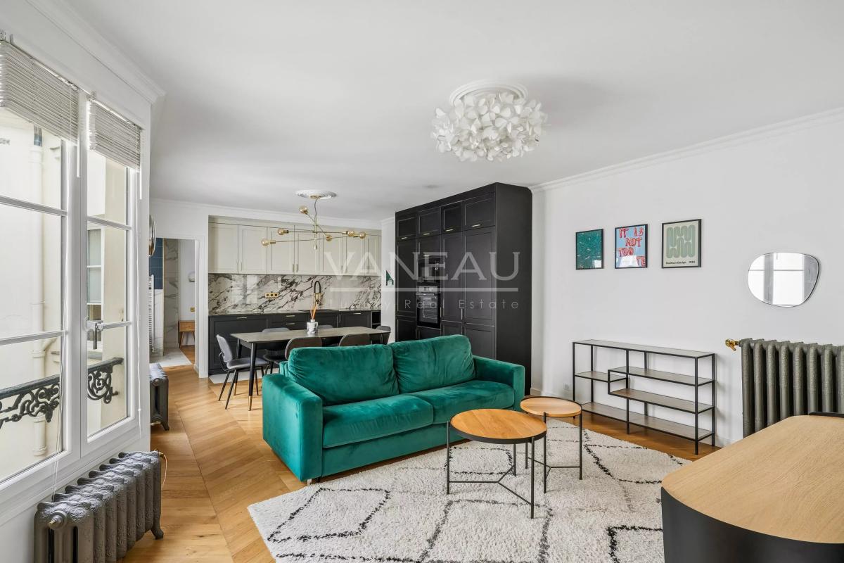 Paris VIe - Proche Luxembourg - Appartement refait de deux chambres au 3eme étage