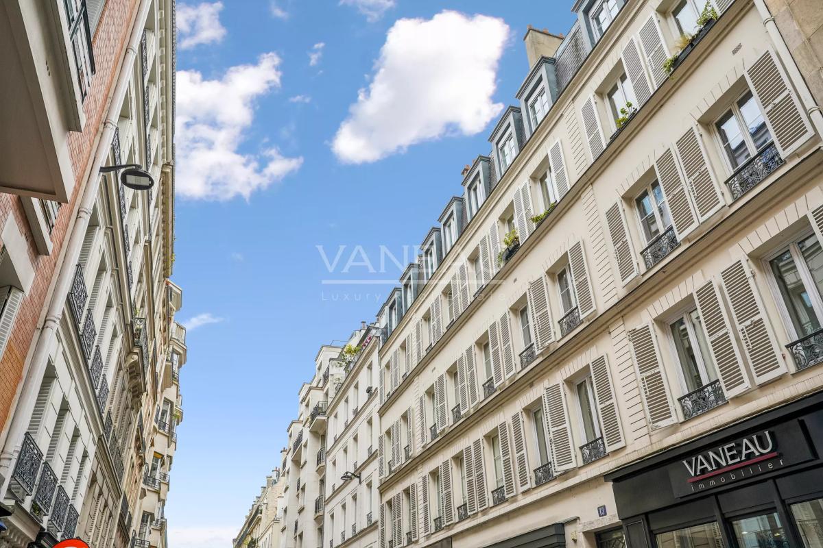 Paris VIe - Proche Luxembourg - Appartement refait de deux chambres au 3eme étage
