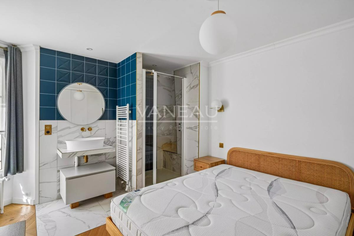 Paris VIe - Proche Luxembourg - Appartement refait de deux chambres au 3eme étage