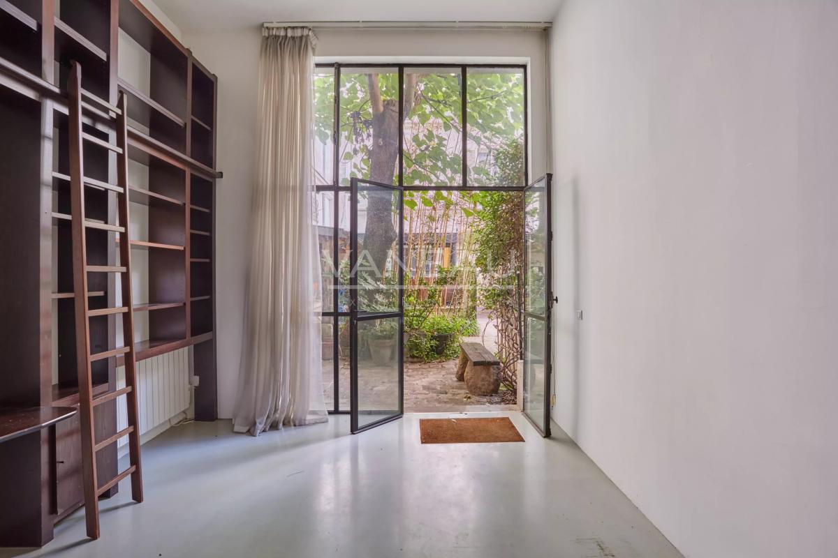 Paris Xe - Albert Thomas / Lancry - Charmant loft sur une cour arborée avec espace extérieur.