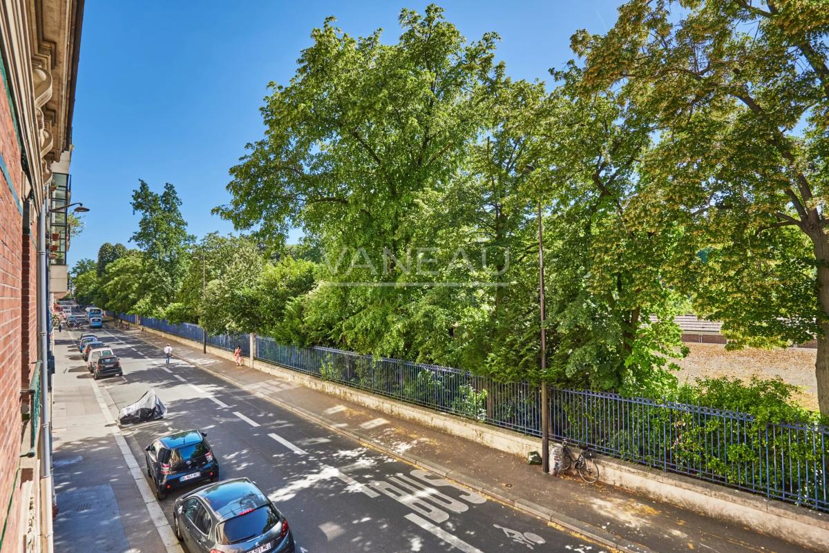 Paris XIVE - En face du Parc Montsouris, maison emblématique de 174 m² de 3 à 5 chambres et 60m² d'extérieur