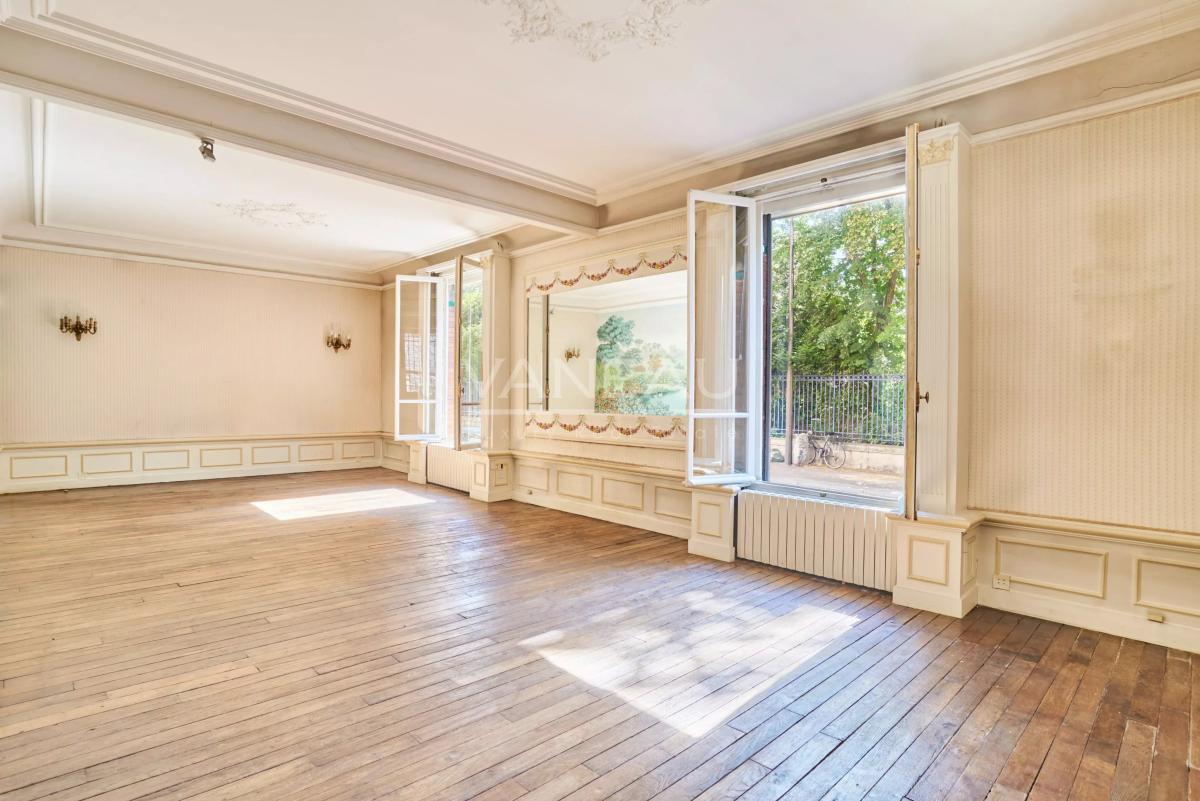 Paris XIVE - En face du Parc Montsouris, maison emblématique de 174 m² de 3 à 5 chambres et 60m² d'extérieur