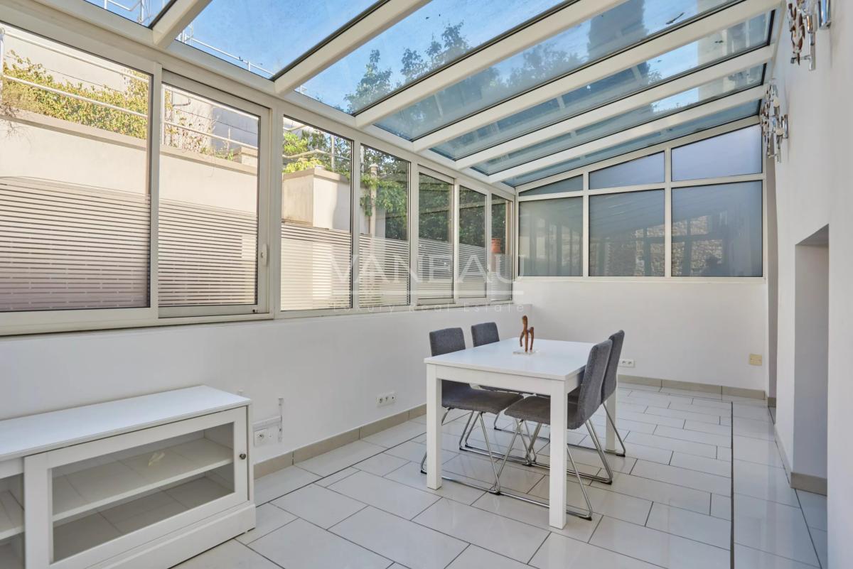 Paris XIVE - En face du Parc Montsouris, maison emblématique de 174 m² de 3 à 5 chambres et 60m² d'extérieur