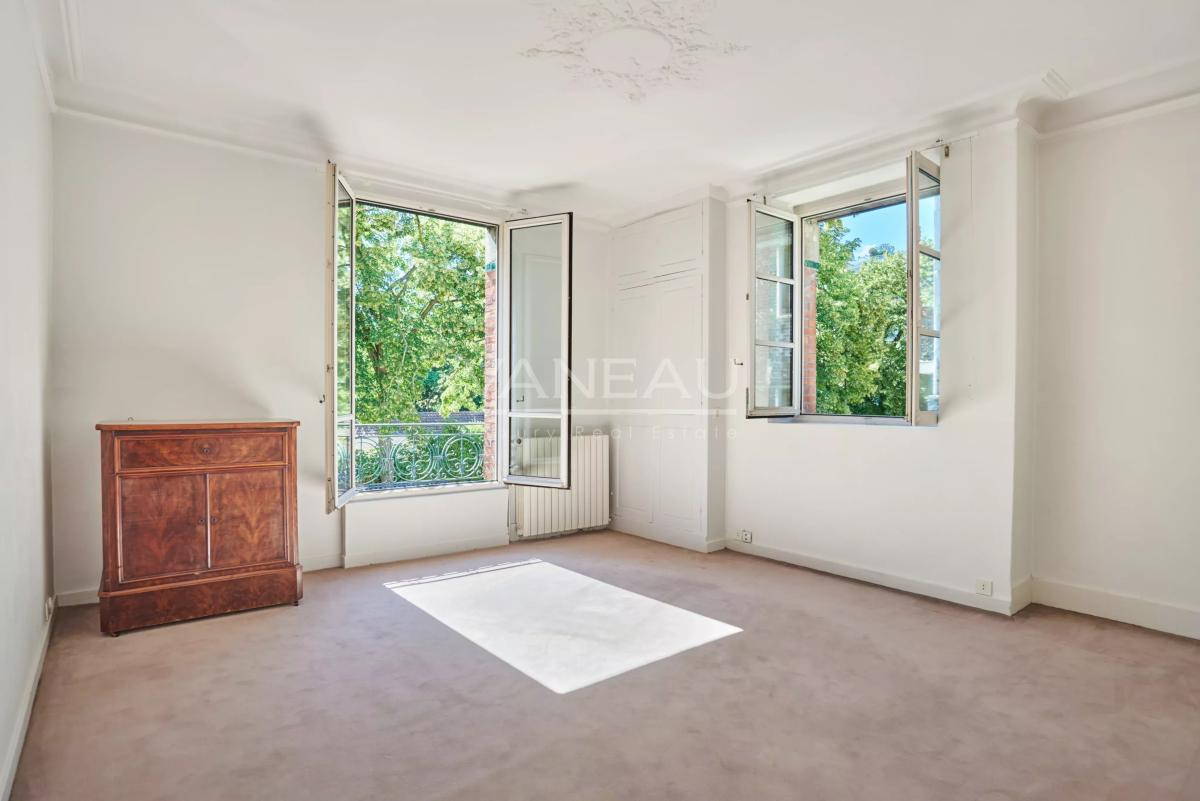 Paris XIVE - En face du Parc Montsouris, maison emblématique de 174 m² de 3 à 5 chambres et 60m² d'extérieur