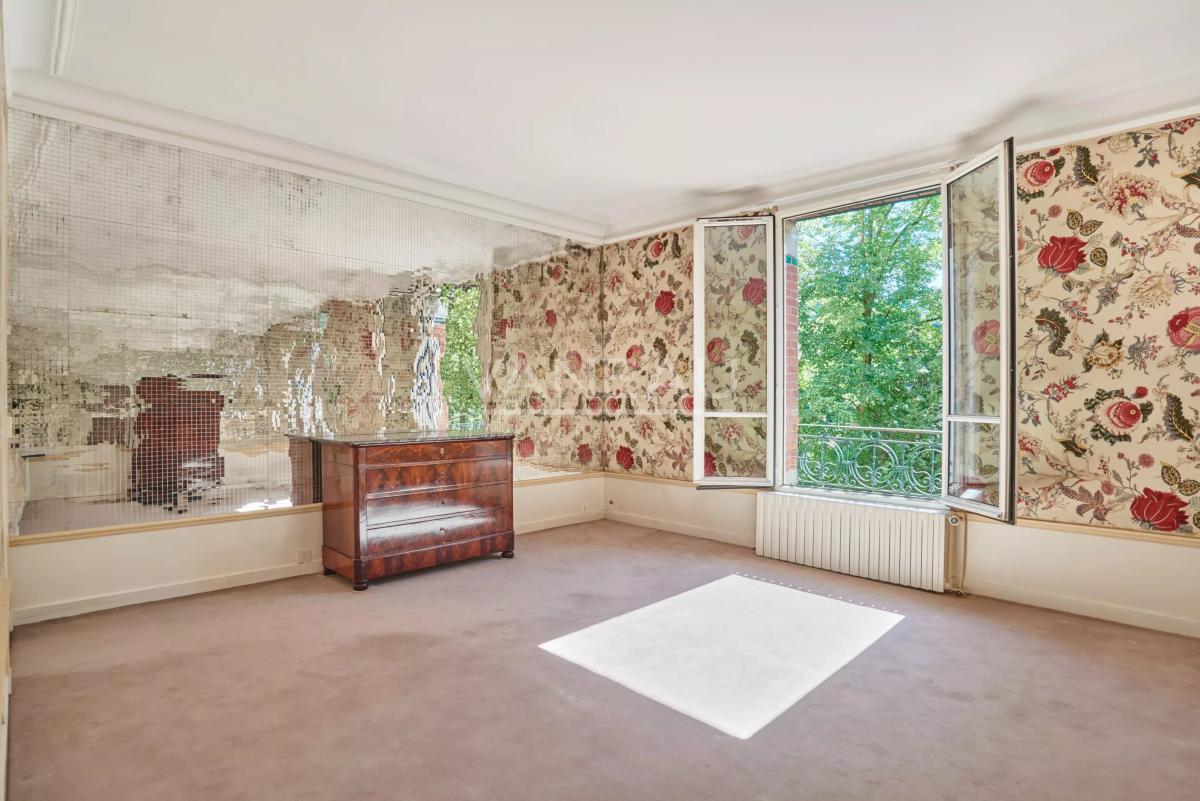 Paris XIVE - En face du Parc Montsouris, maison emblématique de 174 m² de 3 à 5 chambres et 60m² d'extérieur