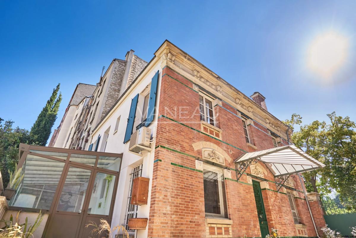 Paris XIVE - En face du Parc Montsouris, maison emblématique de 174 m² de 3 à 5 chambres et 60m² d'extérieur