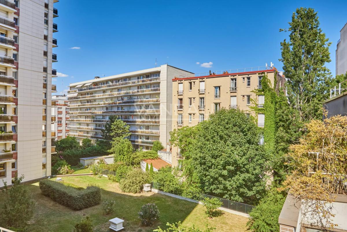 Paris XIVE - En face du Parc Montsouris, maison emblématique de 174 m² de 3 à 5 chambres et 60m² d'extérieur