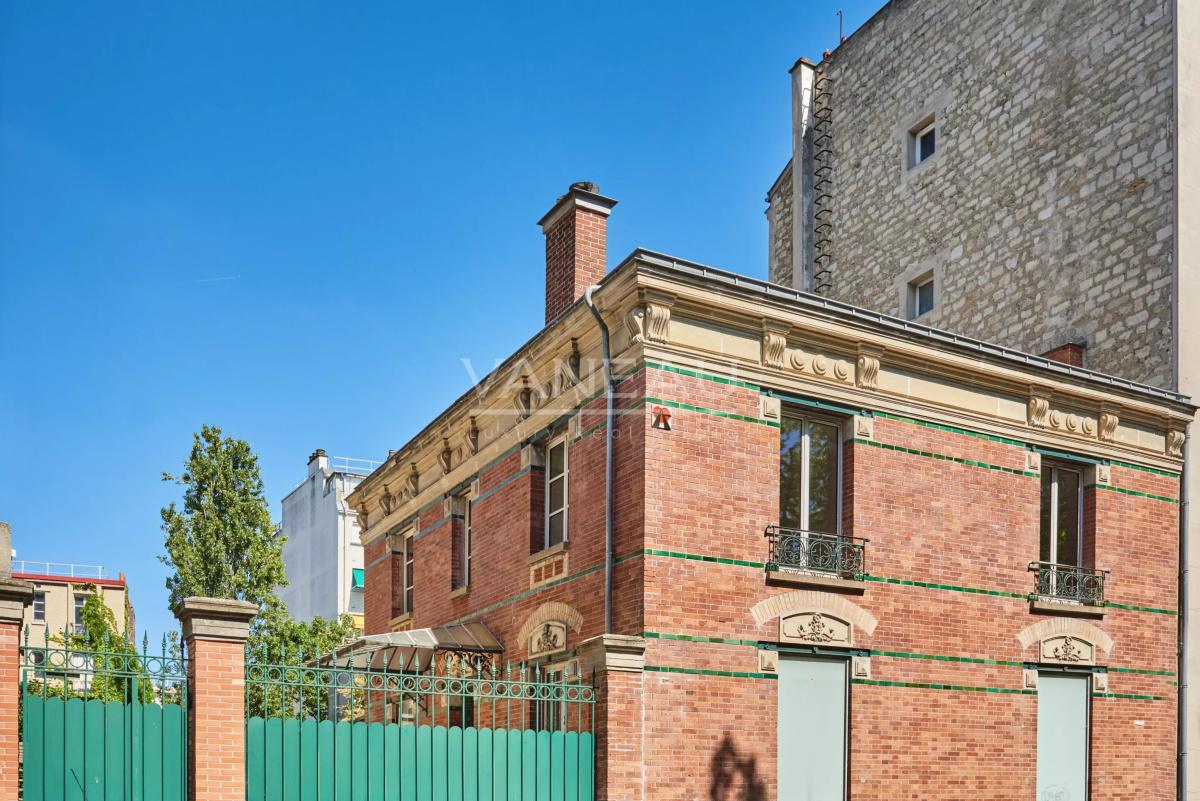 Paris XIVE - En face du Parc Montsouris, maison emblématique de 174 m² de 3 à 5 chambres et 60m² d'extérieur