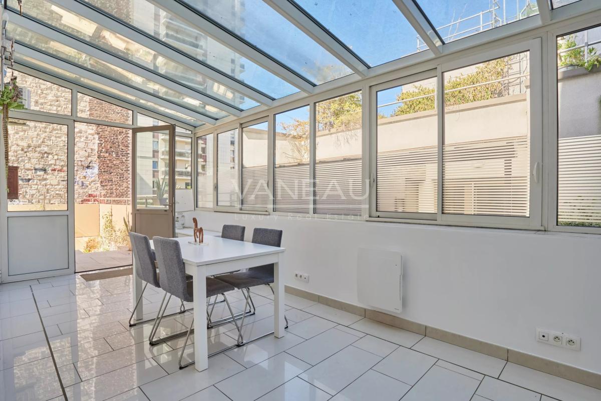 Paris XIVE - En face du Parc Montsouris, maison emblématique de 174 m² de 3 à 5 chambres et 60m² d'extérieur