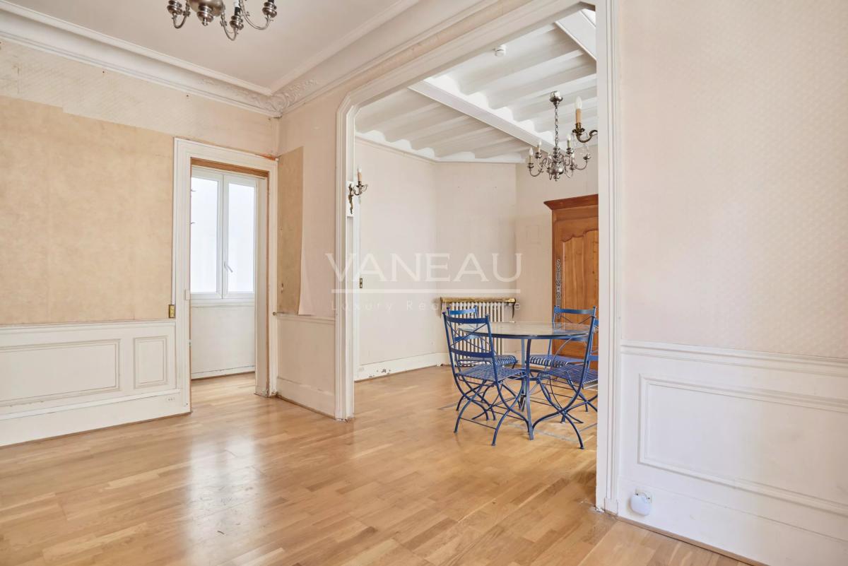 PARIS XVè  Ernest Renan : 2 pièces de charme à rénover