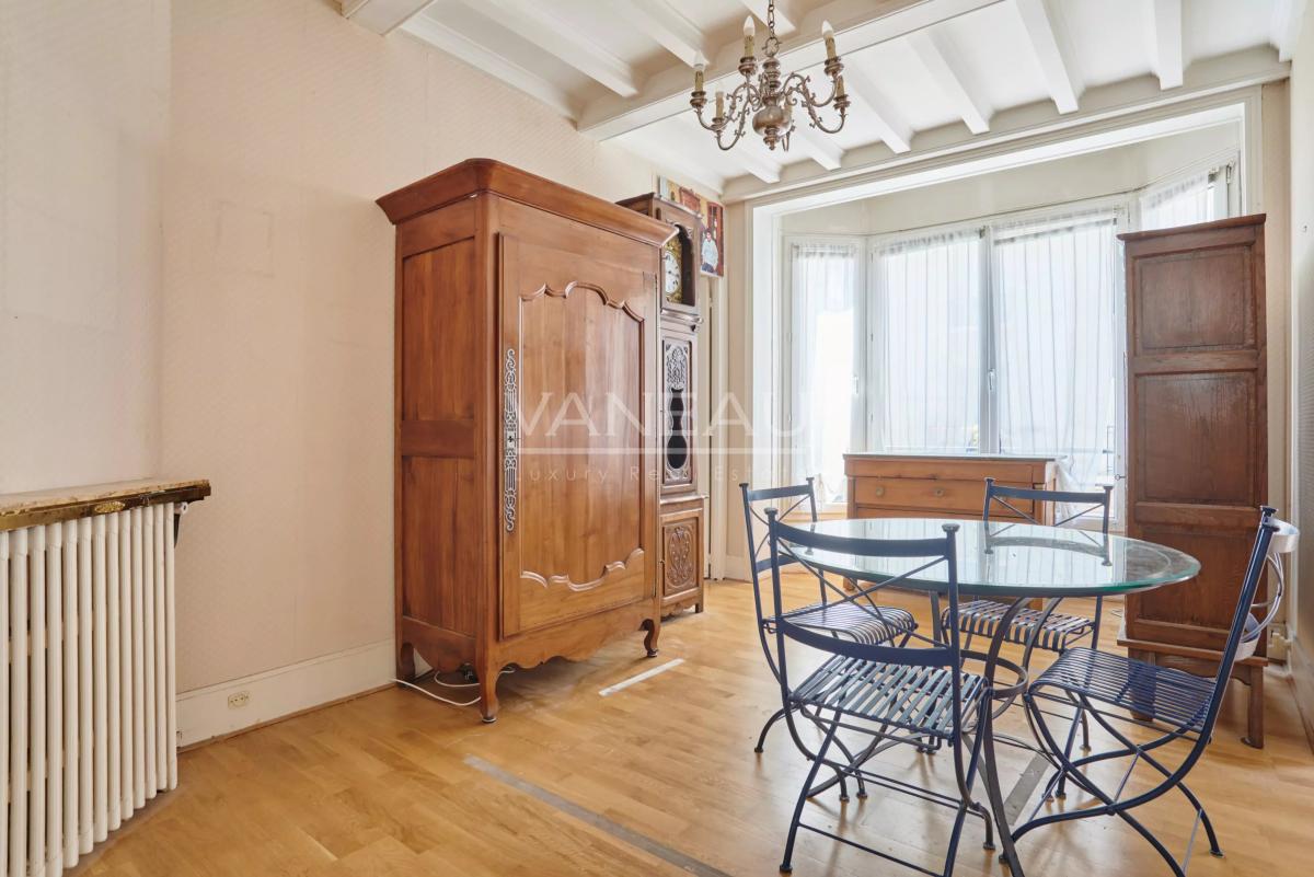 PARIS XVè  Ernest Renan : 2 pièces de charme à rénover