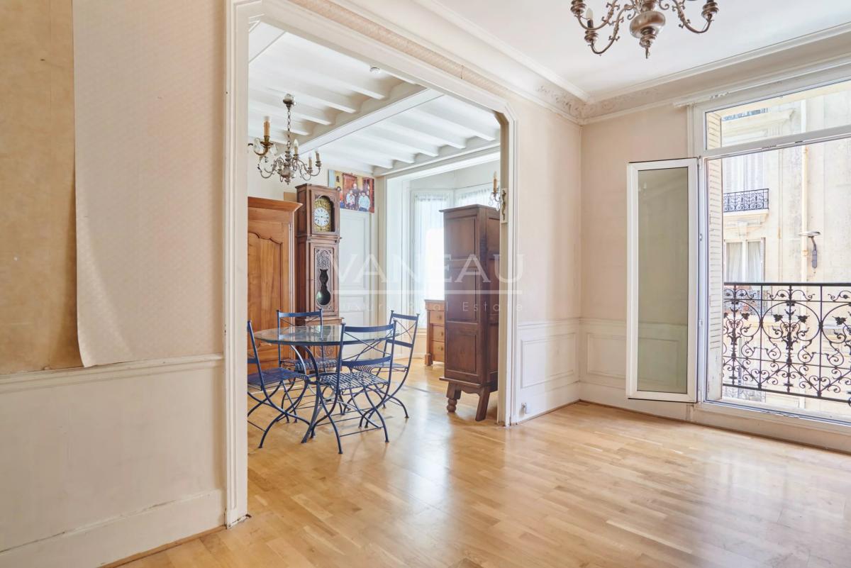 PARIS XVè  Ernest Renan : 2 pièces de charme à rénover