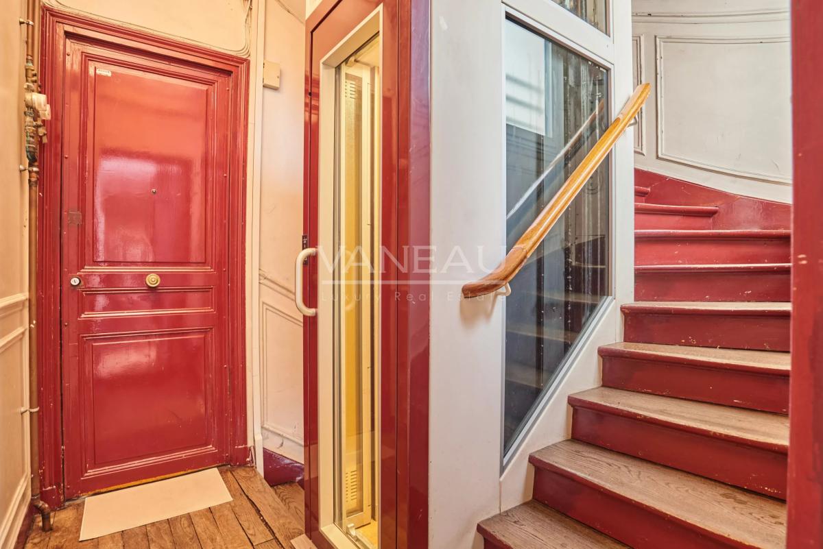 PARIS XVè  Ernest Renan : 2 pièces de charme à rénover