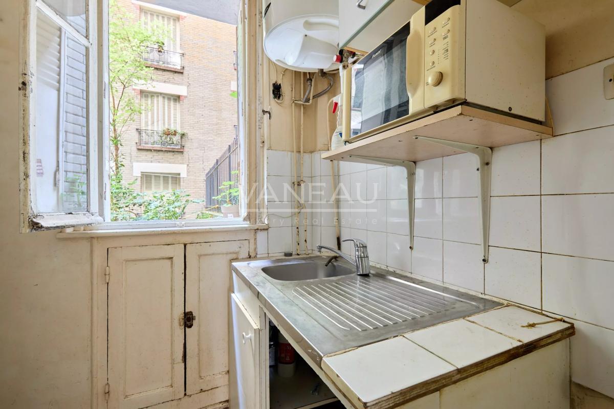 PARIS XV - Convention : Appartement au calme à rénover