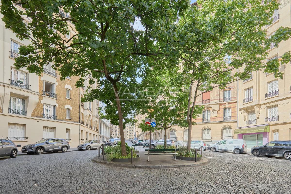 PARIS XV - Convention : Appartement au calme à rénover