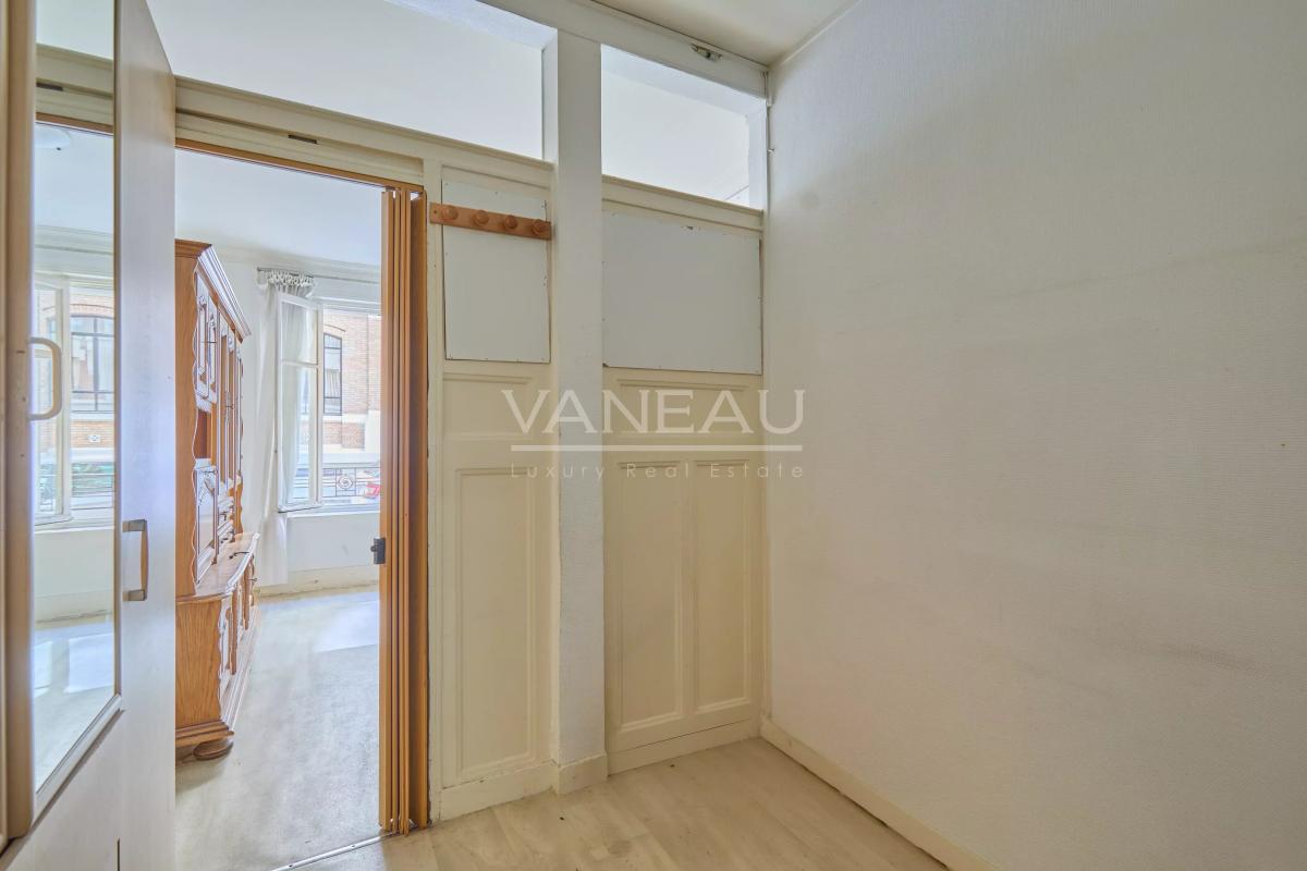PARIS XV - Convention : Appartement au calme à rénover