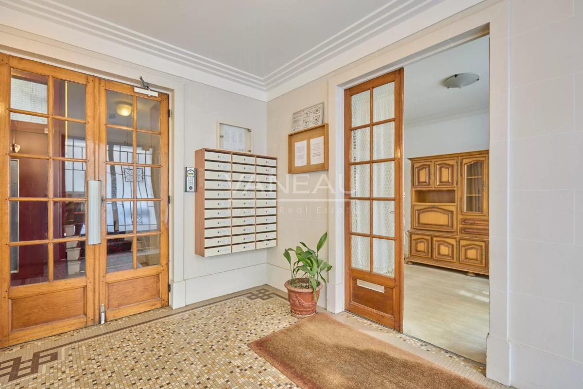 PARIS XV - Convention : Appartement au calme à rénover