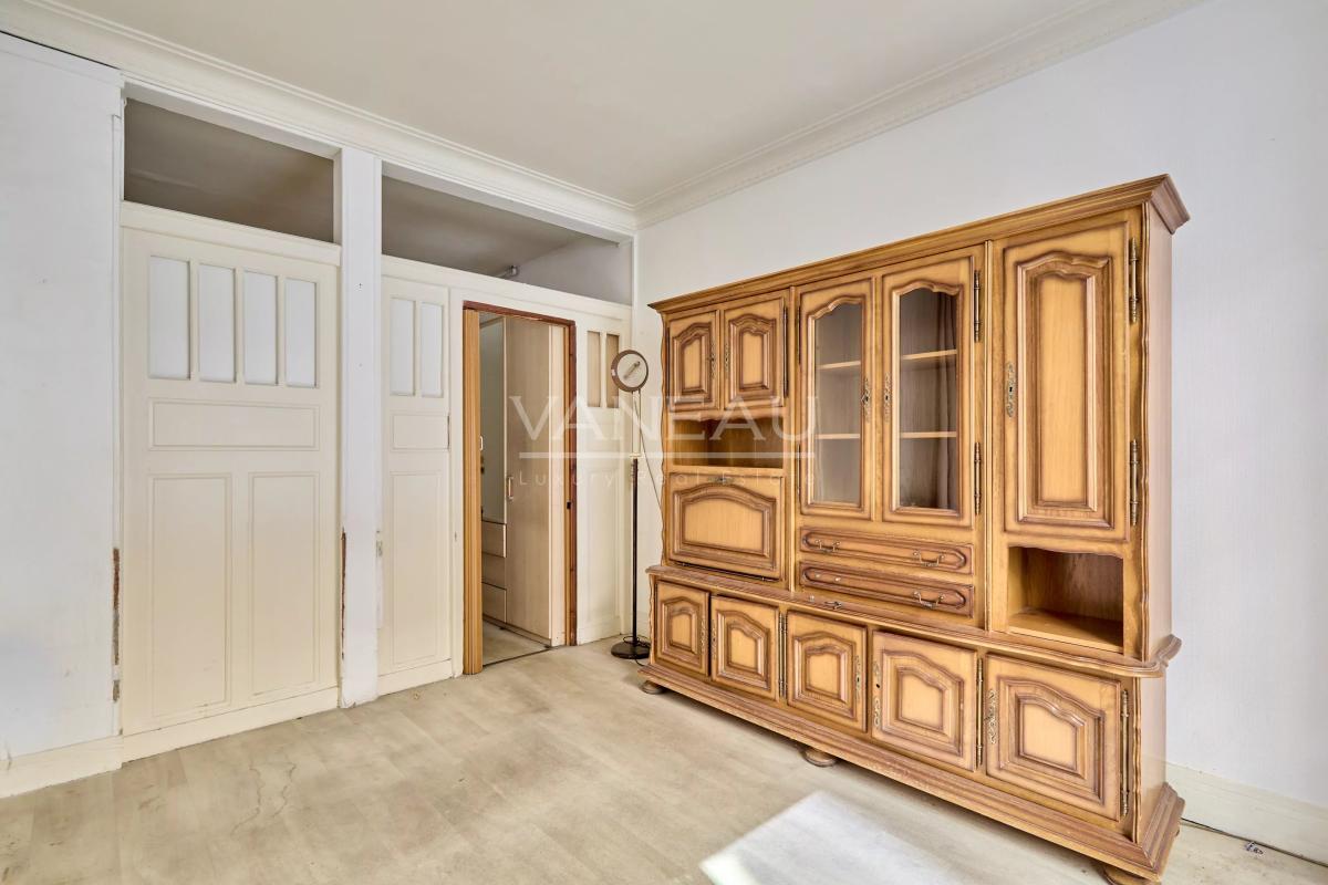 PARIS XV - Convention : Appartement au calme à rénover