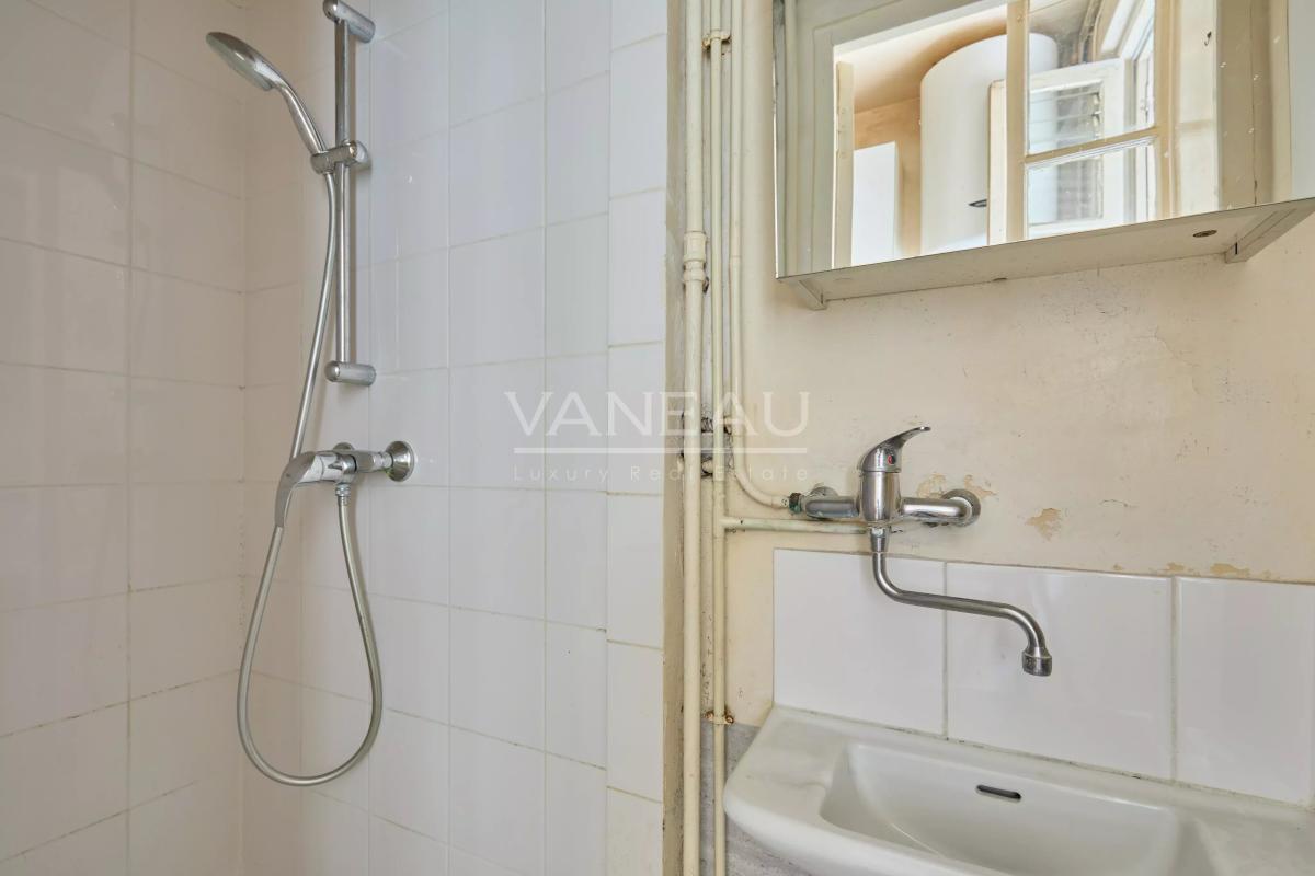 PARIS XV - Convention : Appartement au calme à rénover