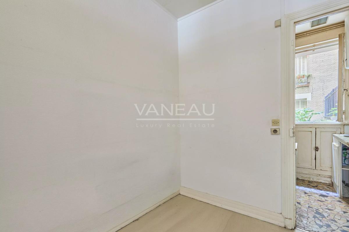 PARIS XV - Convention : Appartement au calme à rénover