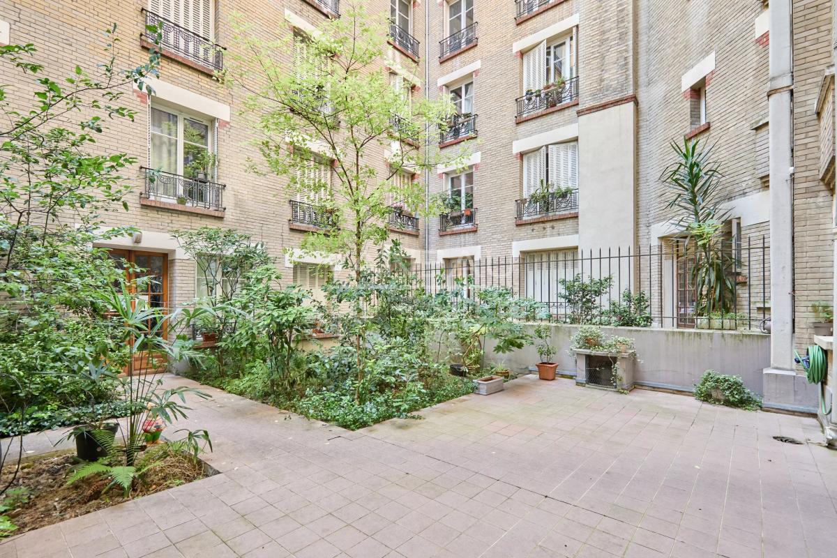 PARIS XV - Convention : Appartement au calme à rénover