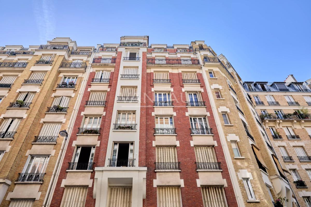 PARIS XV - Convention : Appartement au calme à rénover