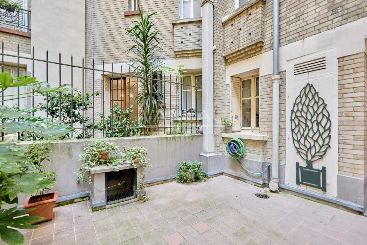 PARIS XV - Convention : Appartement au calme à rénover