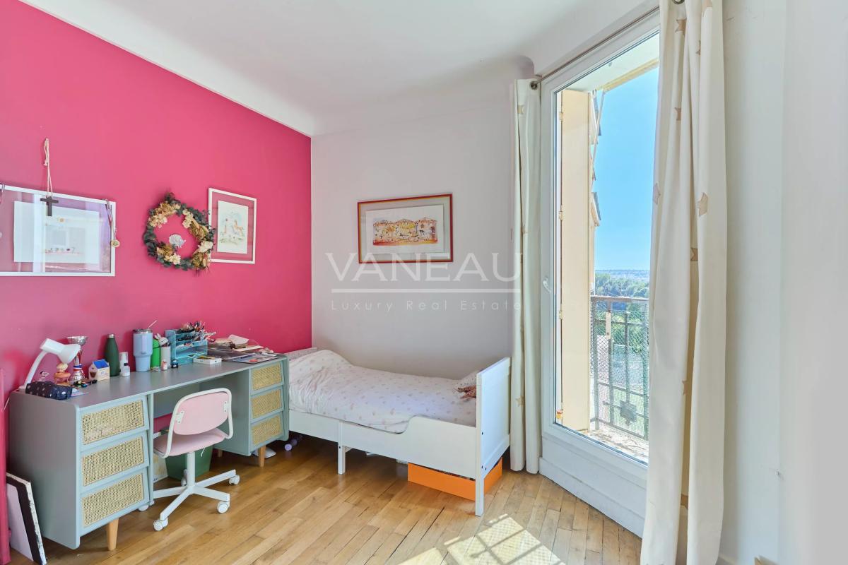 Neuilly - Saint-James - Appartement familial - Dernier étage noble