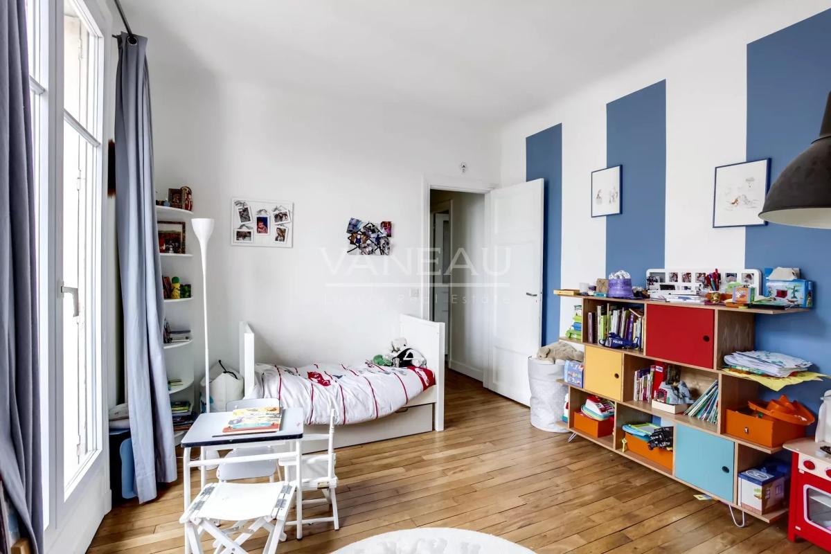 Neuilly - Saint-James - Appartement familial - Dernier étage noble
