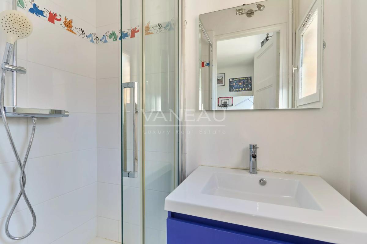 Neuilly - Saint-James - Appartement familial - Dernier étage noble