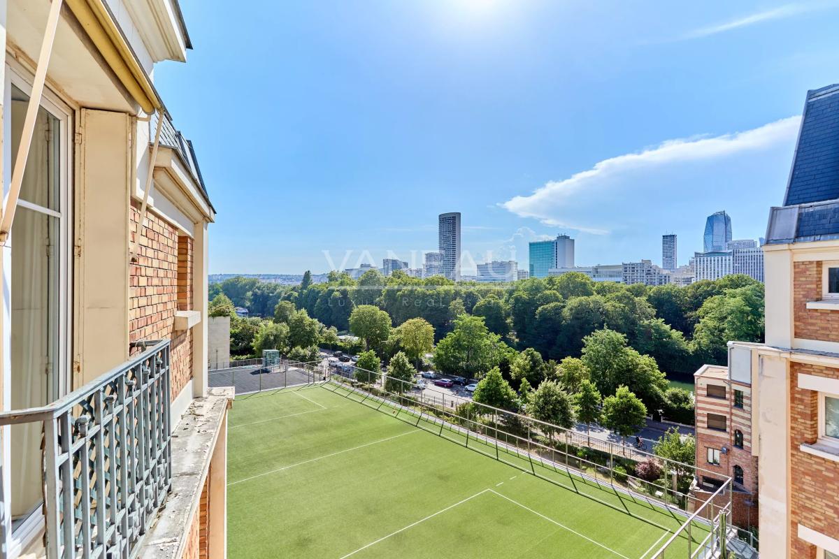 Neuilly - Saint-James - Appartement familial - Dernier étage noble
