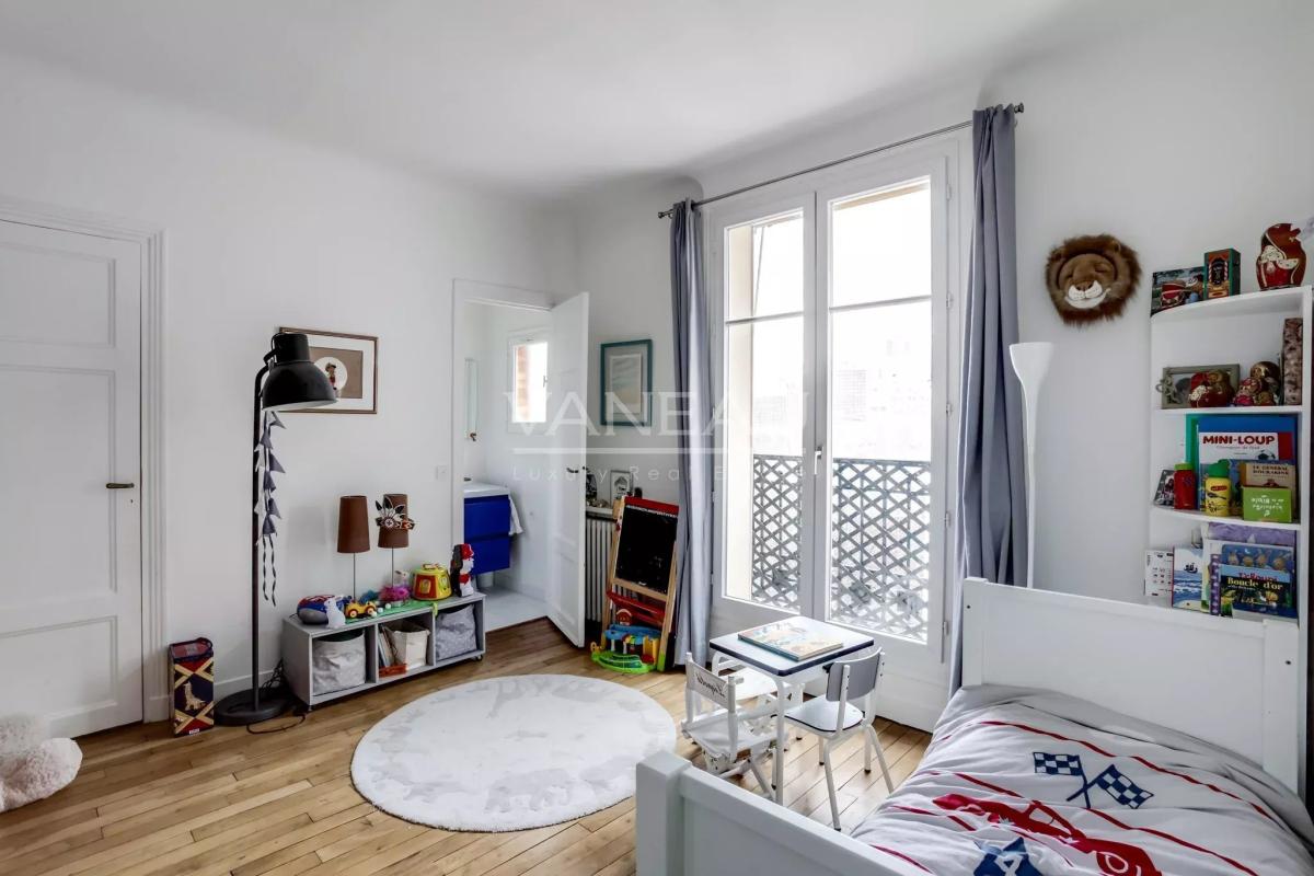 Neuilly - Saint-James - Appartement familial - Dernier étage noble