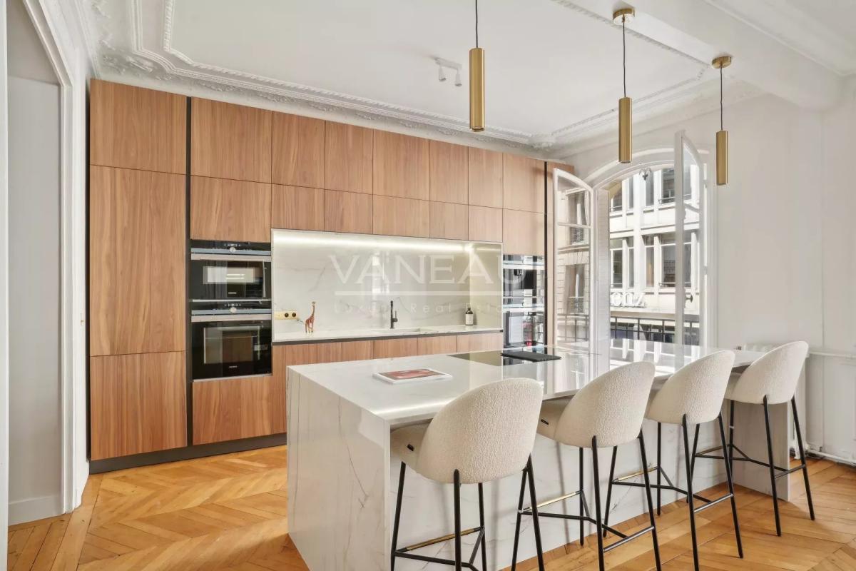Paris XVIe-Trocadéro-Superbe appartement de 7 pièces prêt à vivre.